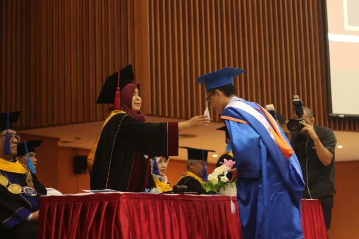 WISUDA 57 (2)